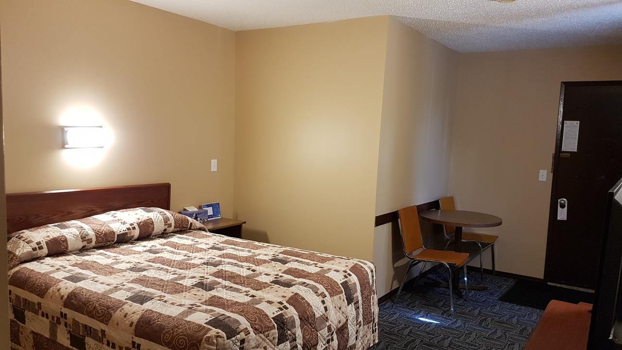 Golden West Motor Inn Carstairs Екстер'єр фото