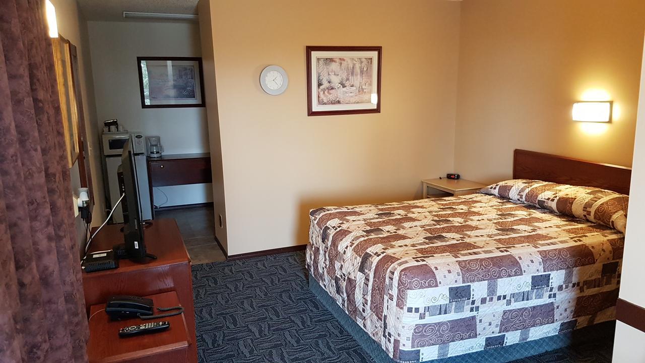 Golden West Motor Inn Carstairs Екстер'єр фото